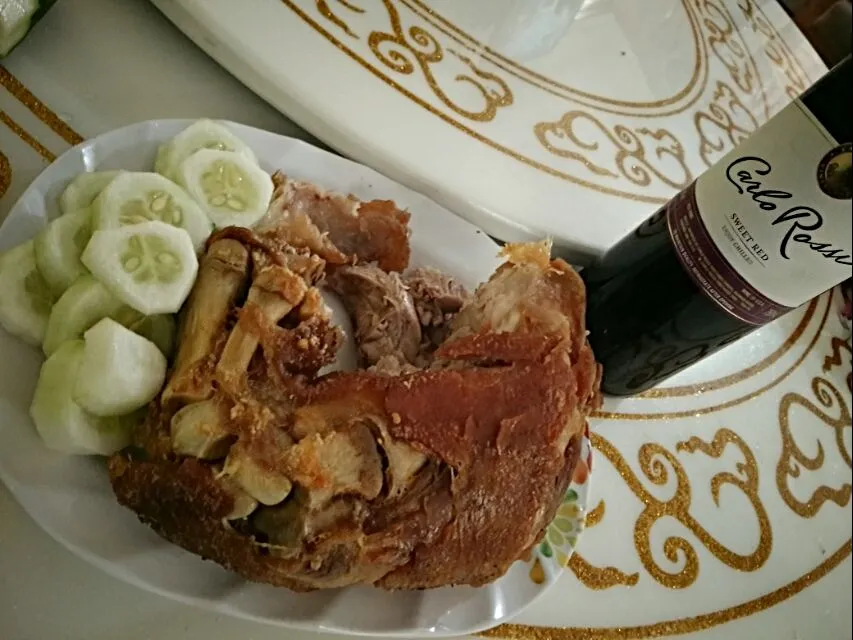 Snapdishの料理写真:I cook crispy legs of pork called crispy pata|lynnさん