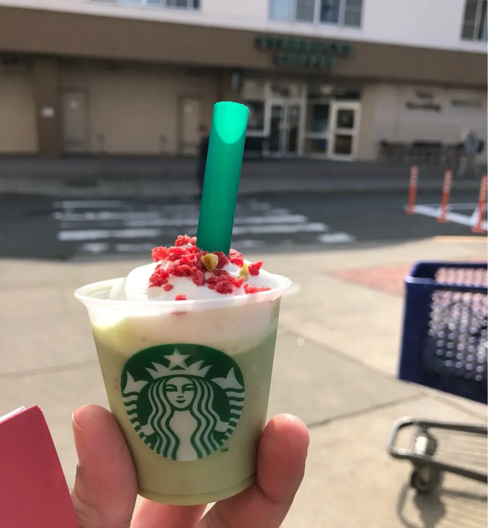 Snapdishの料理写真:Green tea frappe|Louella Ignacio Escobarさん