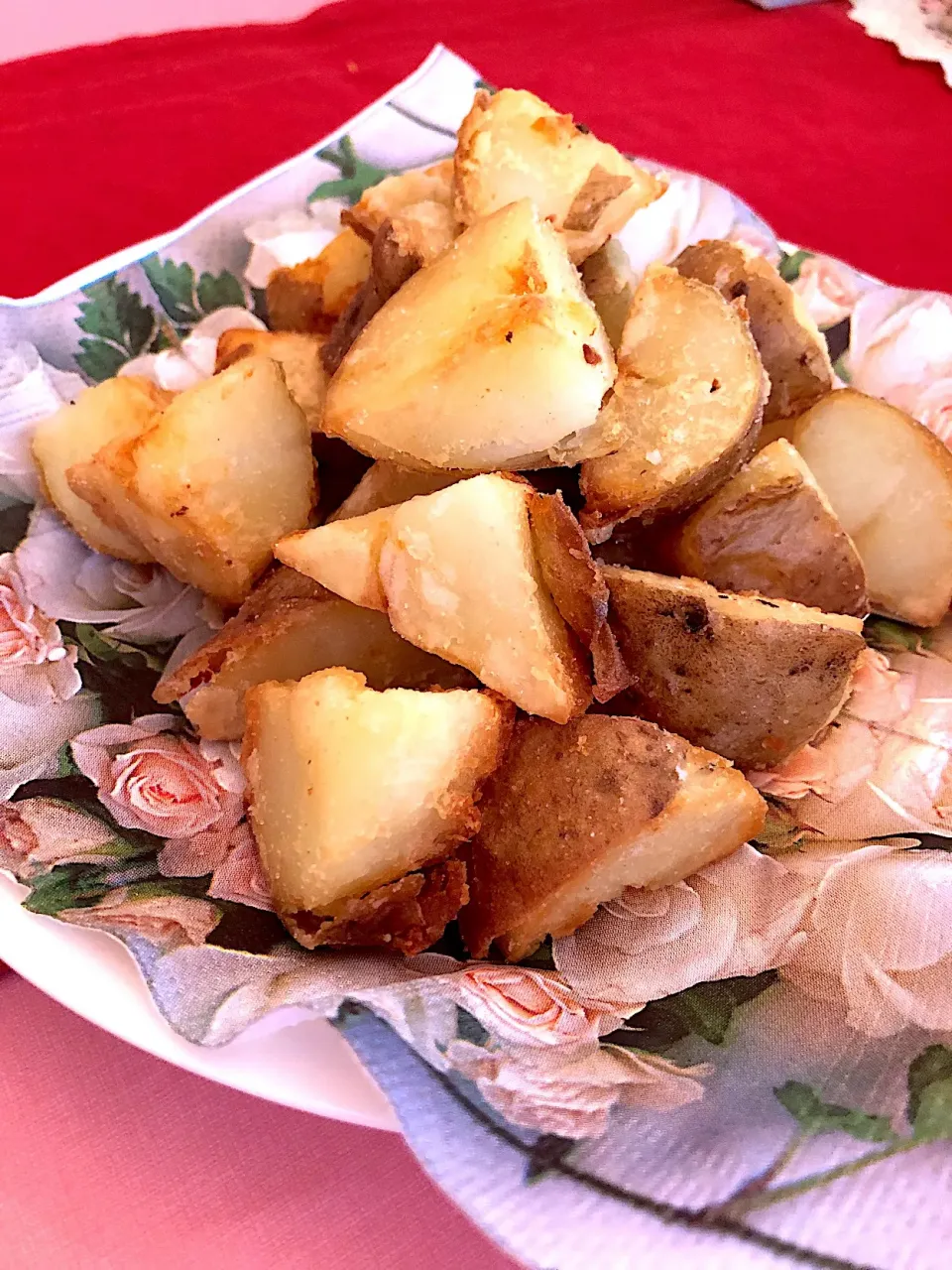 シンプルだけど飽きない美味しさ✨ 北海道メークインでつくる さくさくコロコロポテトフライ(*´ω`*)|AKUBI*:ஐ(●˘͈ ᵕ˘͈)さん