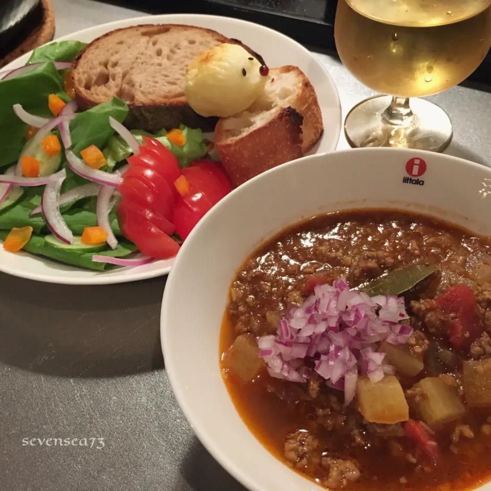 Snapdishの料理写真:スパイスと香味野菜から作った大根のカレーʕ-̼͡-ʔ|七海さん