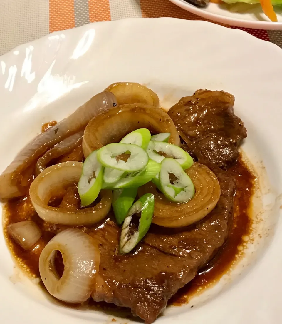 ポークステーキ と 玉ねぎ 
フイリピン料理
Pork Steak with Slice Onion|💖 ジジ 💖さん