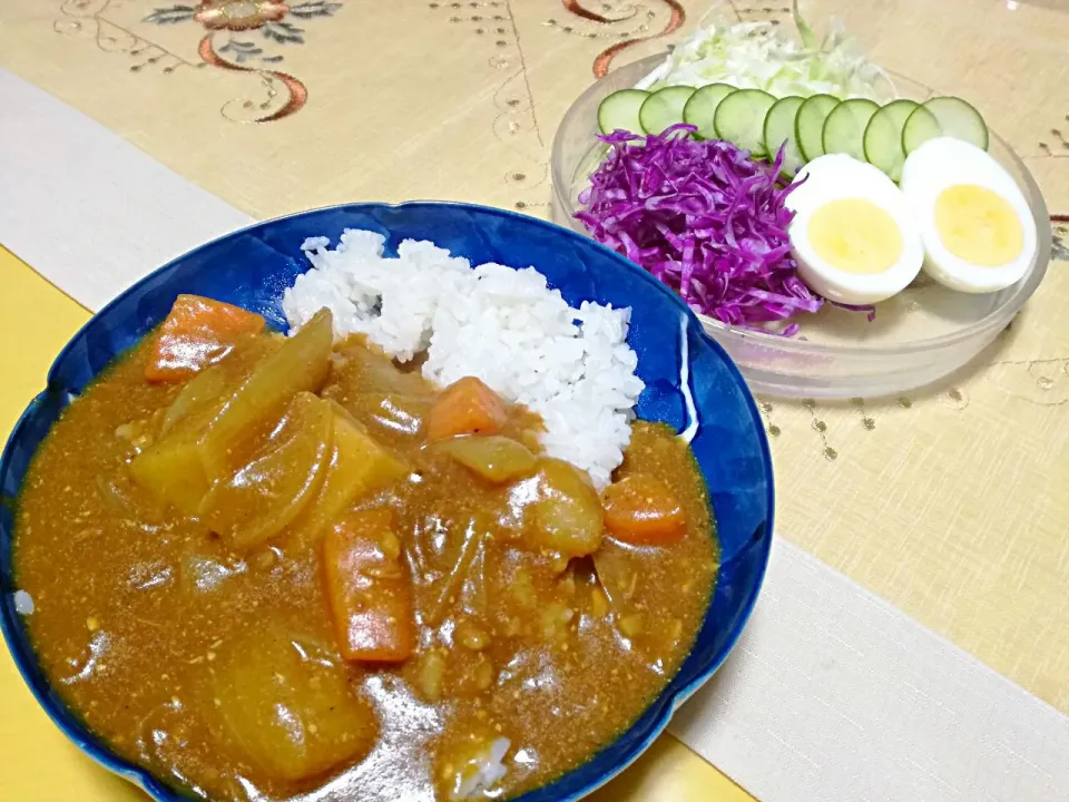 Snapdishの料理写真:晩ごはん
豆乳グルト、柿、生姜たっぷり入り
まったり且つピリッと辛ーいカレーライス🍛|korinoさん