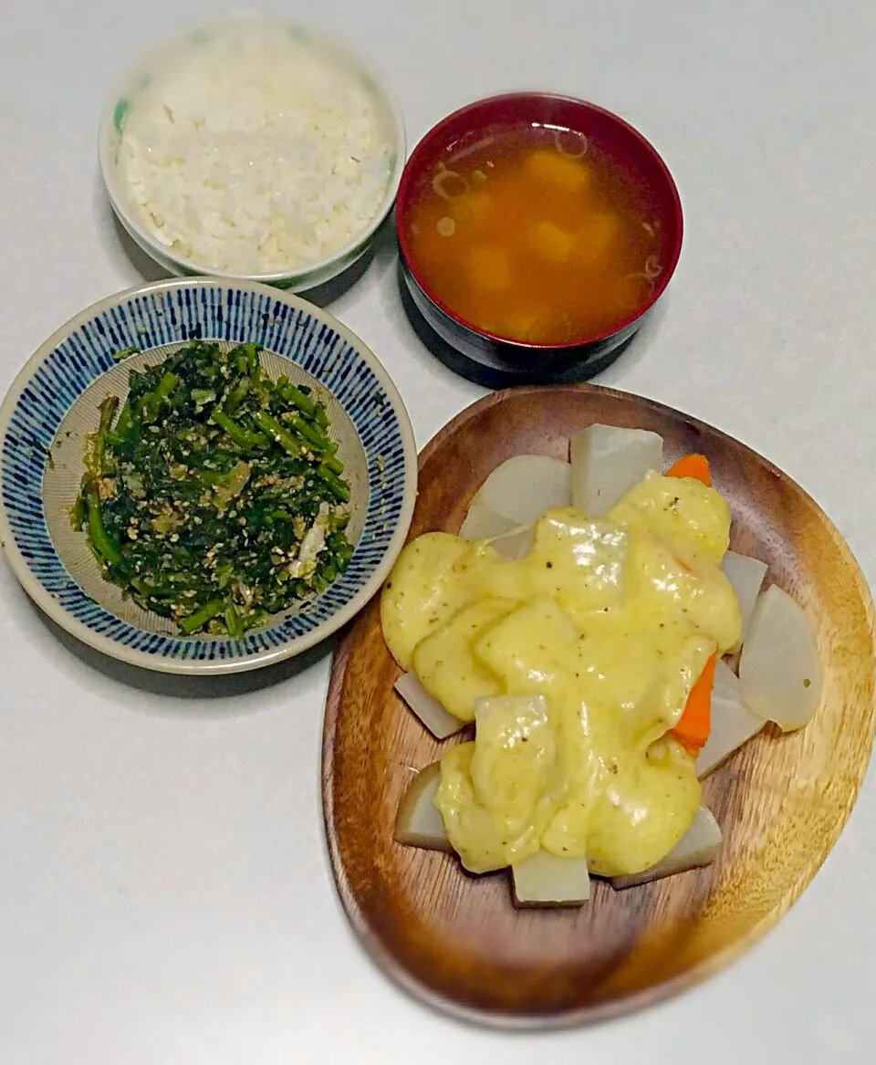 根菜類チーズソース掛け
春菊のゴマ和え
豆腐の味噌汁|時雨さん