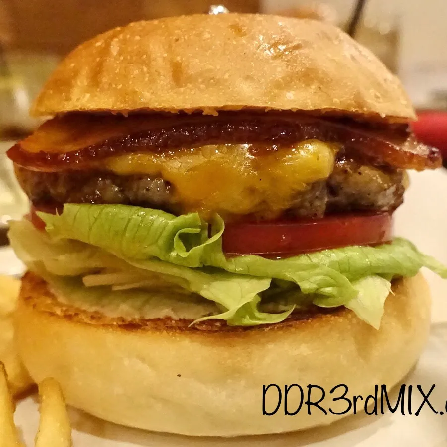 Snapdishの料理写真:CRUZ BURGERSであの話題のチーズのバーガー！|ddr3rdmixさん