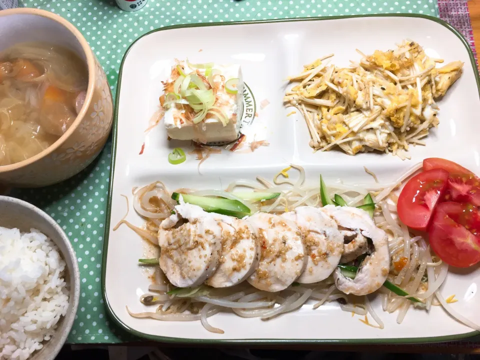 ママ特製鶏肉ハムで減塩ディナー🍴
エノキタケの玉子和えと冷奴|Asa Eiさん