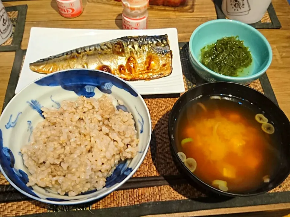 めかぶ&鯖塩焼きアジの開き豆腐の味噌汁|まぐろさん