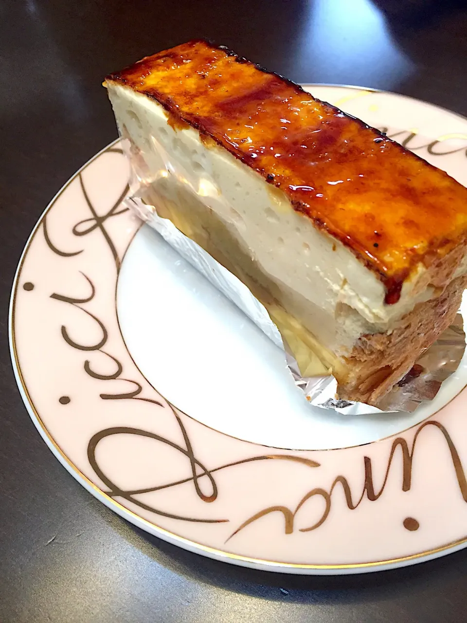 芸能人御用達ケーキ屋
オススメはレアチーズケーキ
#ケーキ
#赤坂
#スイーツ|eriさん