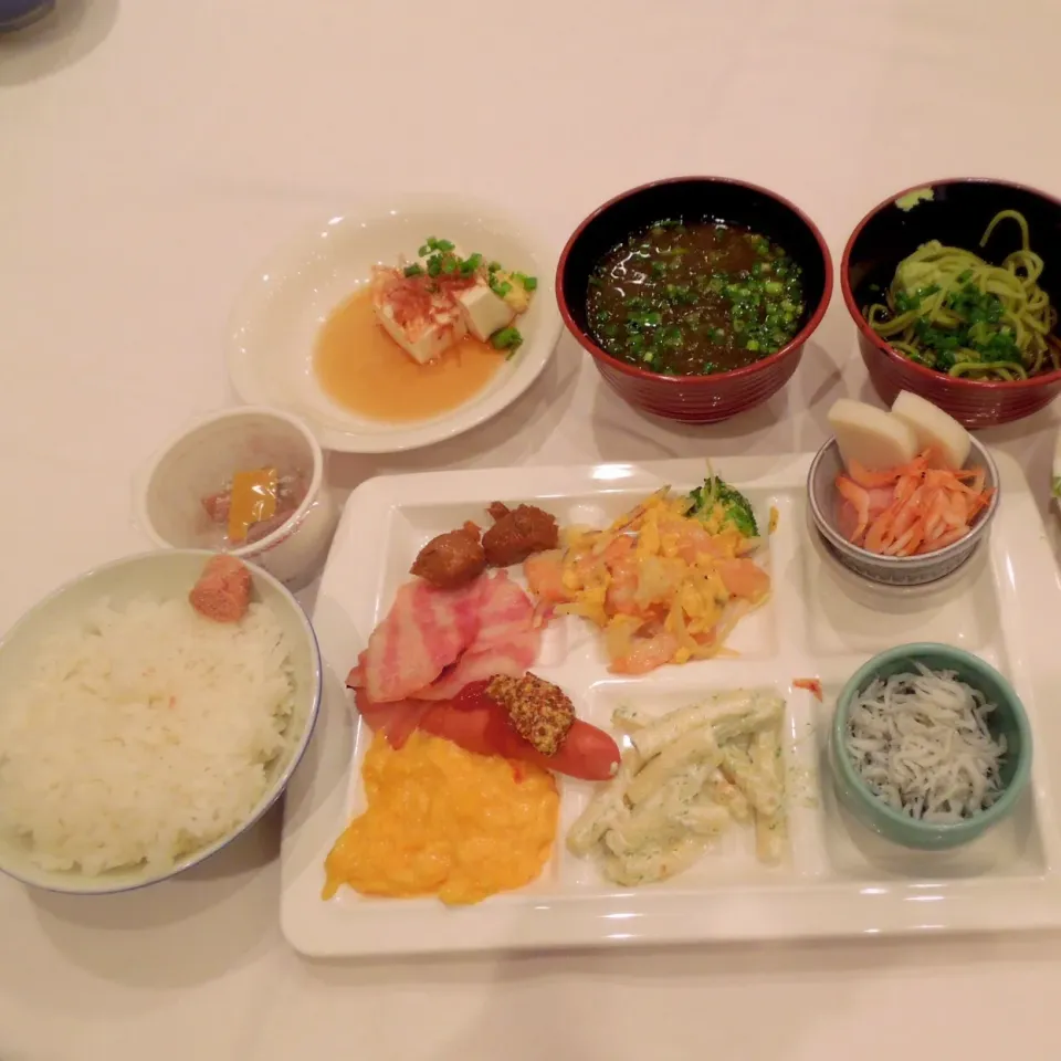 Snapdishの料理写真:朝ご飯はバイキング|Takeshi  Nagakiさん