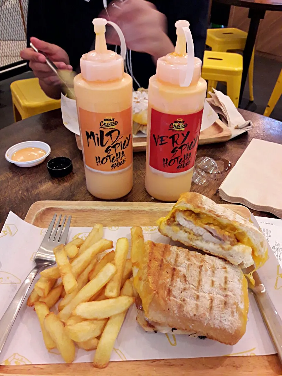 Snapdishの料理写真:holy cheese  chic burger|Jeab Lertさん