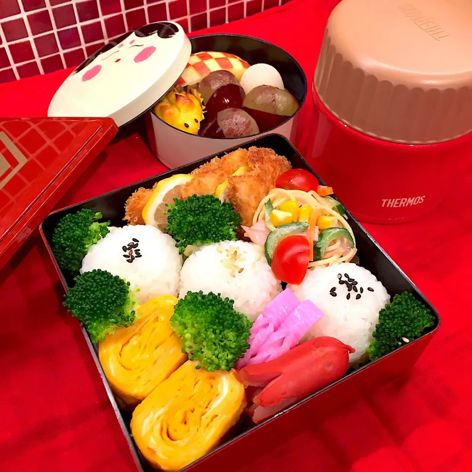 Snapdishの料理写真:子どもお弁🍙（小4男子）豚汁付 #お弁当|わるみさん