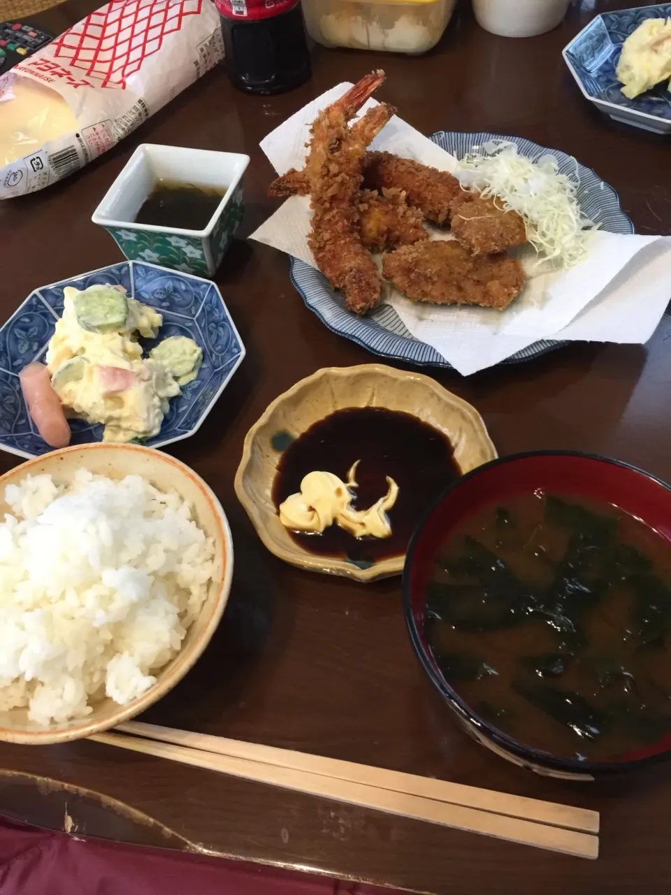 Snapdishの料理写真:トンカツ、エビフライ、ポテサラ、味噌汁、もずく。|Hirotaka Mukaiさん