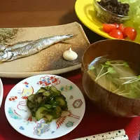 Snapdishの料理写真:子供夜ご飯🍚焼きししゃも、大根玉ねぎ貝割れお味噌汁、胡瓜塩昆布和え、肉那須味噌レタス巻き|アンジェさん