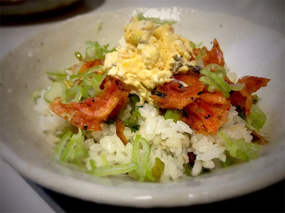 このはさんの料理 なだちいちゃんとのコラボ作品🍀✨ 命名「なんだこのタルタル」de 天タル丼🎵 ご飯はもちろん！もち麦ご飯|佐野未起さん