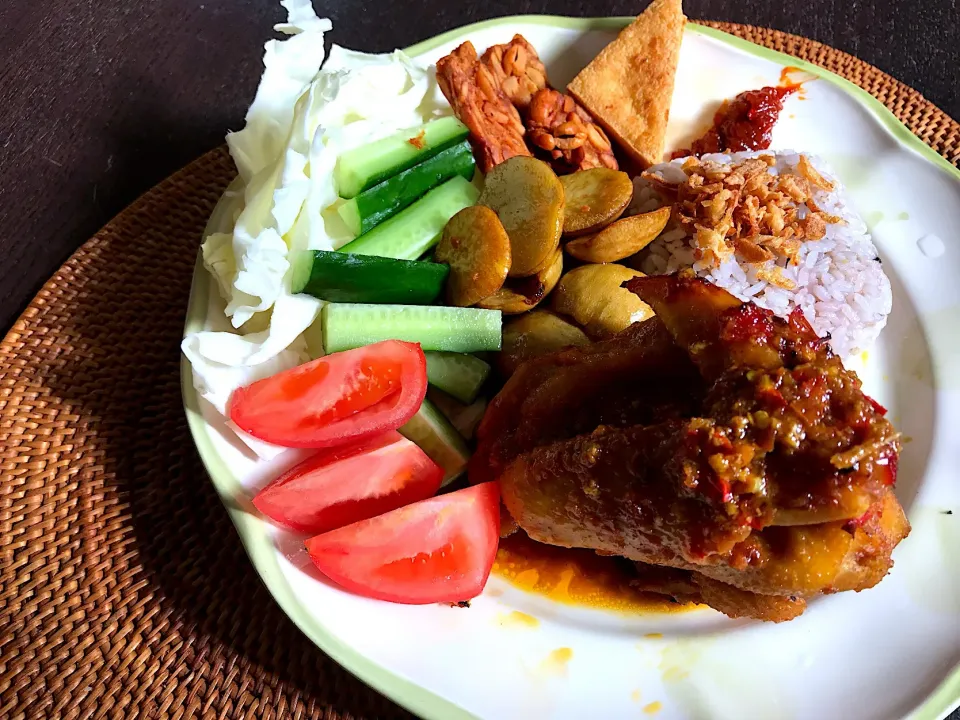 Ayam bakar bumbu rujak|yeni kartikasariさん