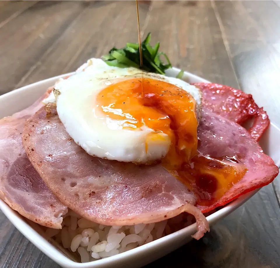 あかん飯ブランチ#ハムエッグ丼|koji toyodaさん