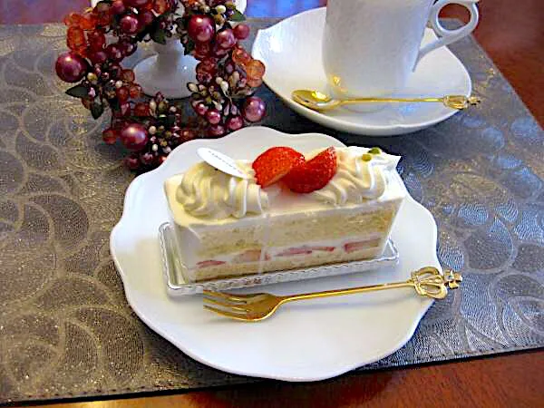 Snapdishの料理写真:「マリアツェル」のいちごのショートケーキ

お店紹介
http://nanchatte-patissier.com/store/mariazell/strawberry_shortcake.html

#いちご #苺 #ショートケーキ #マリアツェル #mariazell #浜松 #お菓子 #スイーツ #ケーキ #パテ|なんちゃってパティシエさん