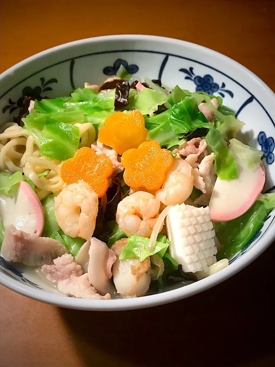 Snapdishの料理写真:具沢山のちゃんぽん麺🍜                         餃子鍋の〆チェンです😊|Miki (^_−)−☆さん