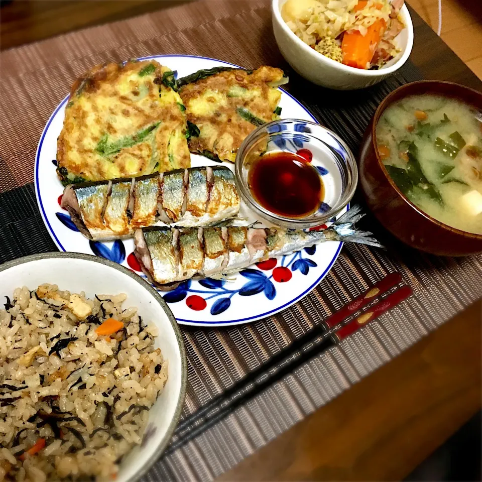 Snapdishの料理写真:秋刀魚の塩焼き
にらチーズチヂミ|たまさん