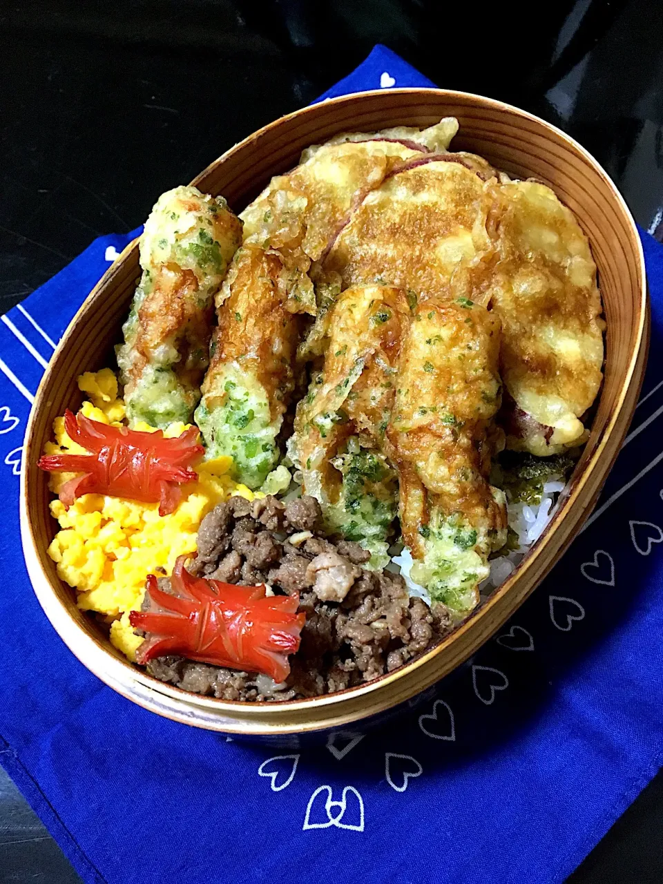 今日は やっつけ弁当

大量に貰って なかなか使いきれない
サツマイモと賞味期限ギリギリの竹輪で
天丼

それに残ってた そぼろも詰めたよ(^^)










調布|にゃおさん