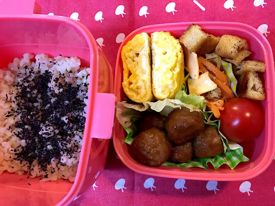 ♫11/20今日のお弁当♫〜ミートボール、だし巻き卵、人参のそぼろ炒め、焼きあげ、トマト〜|Satokoさん