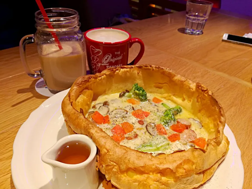 Snapdishの料理写真:ダッチベイビー　パンケーキ
ゴルゴンゾーラ➕メープルでしょっぱあま❤|korinoさん