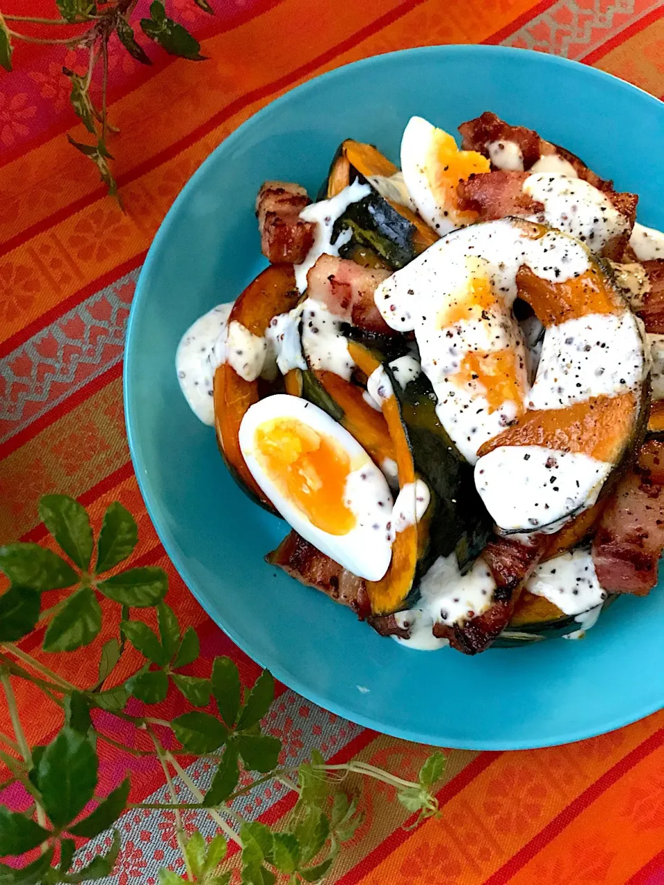 🎃ローストかぼちゃと厚切りベーコン&ゆで卵🍳のホットサラダ🥗粒マスタードソース|Hollyさん