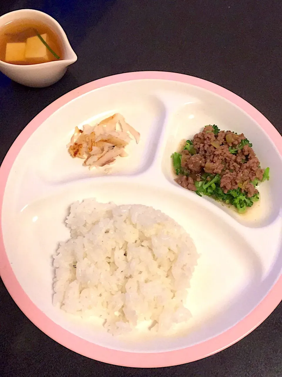 離乳食 夜
・ごはん
・ブロッコリーのひき肉あんかけ
・鱒の味噌焼き
・豆腐のお味噌汁
・りんご(写真なし)|ぺろたんさん