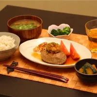 ＊夜ご飯＊
おろしハンバーグ
かぼちゃの甘煮
ブロッコリーの酢みそ和え
なめこ汁
もち麦ご飯|Mai Nakayaさん