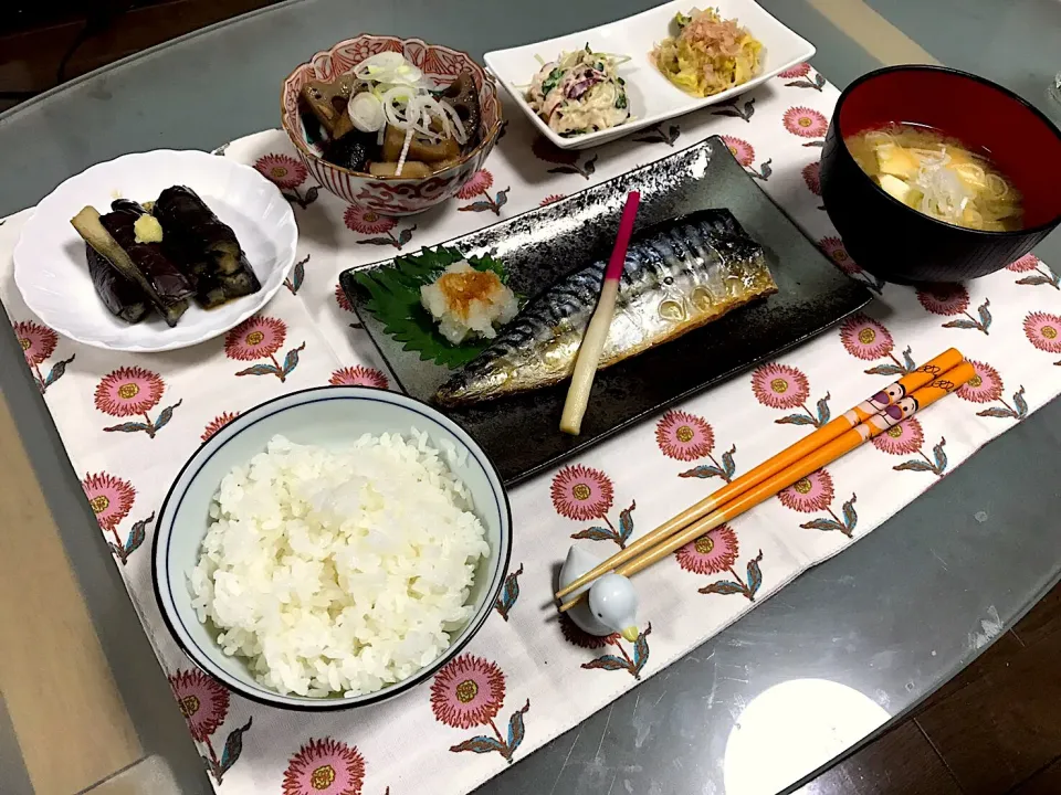 サバ
ナスの煮浸し
ラディッシュのツナマヨ和え
白菜の胡麻ダレ和え
筑前煮|はちさん