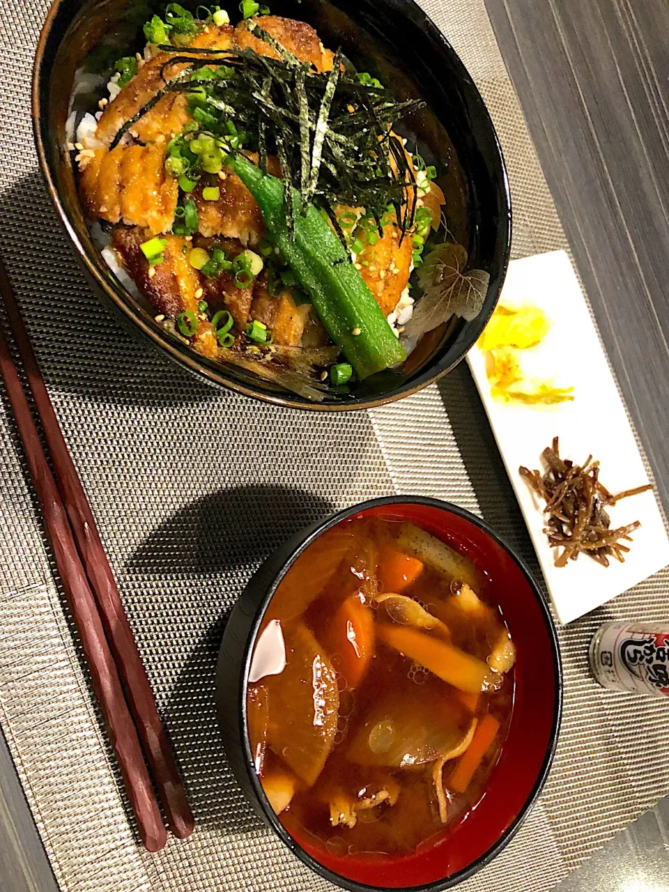 Snapdishの料理写真:＊鰯の蒲焼き丼
＊豚汁|anzさん