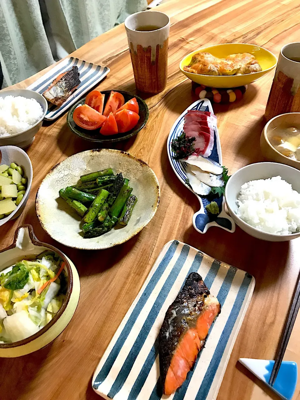 きたあかりのたらチーズグラタン
数の子と青豆
アスパラ岩塩バター炒め
鮭の西京焼き
白菜お漬物
なめこ豆腐味噌汁|mapleさん