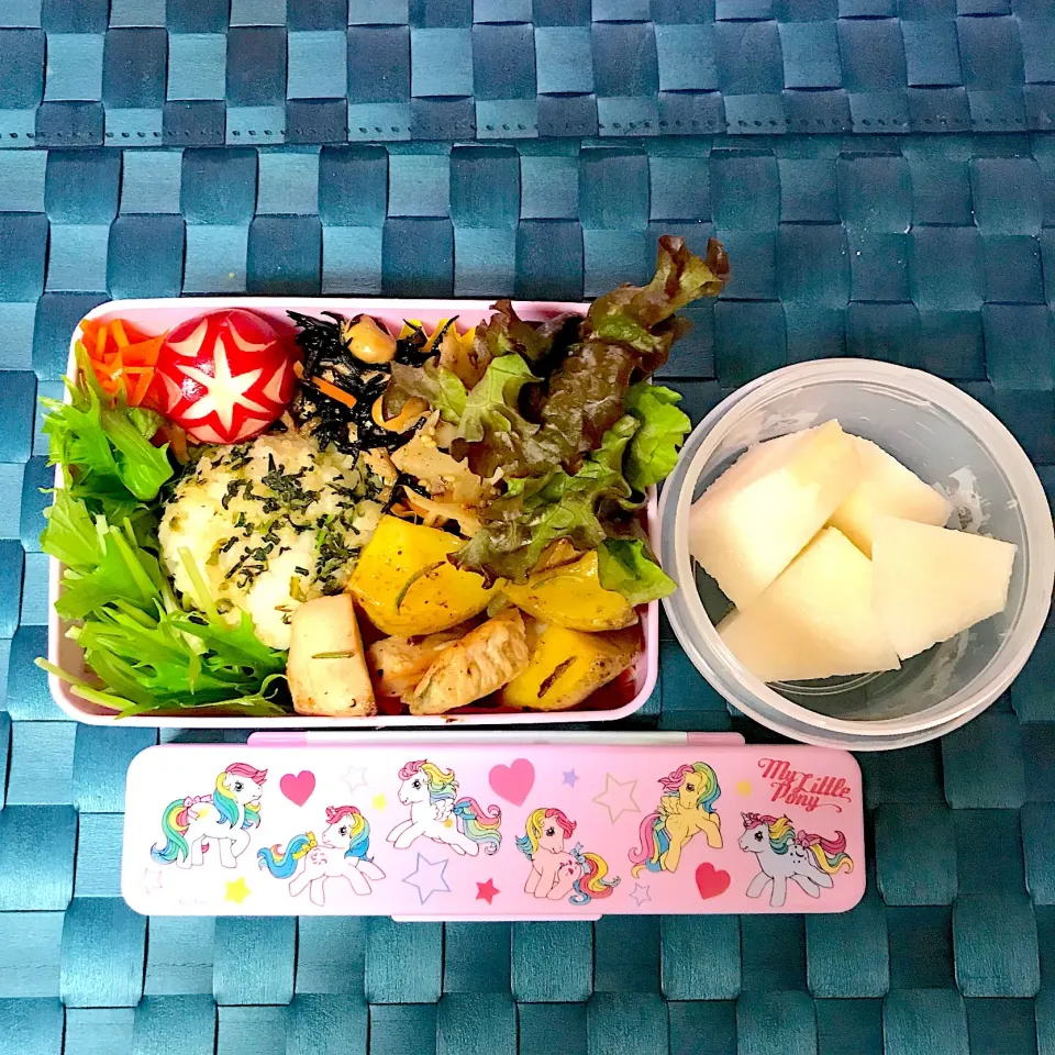 #お弁当  #やっぱ和食でしょ2017 #ひじきにもの  #れんこんのきんぴら #人参マリネ #鶏胸肉とジャガイモいため|chikasdayさん