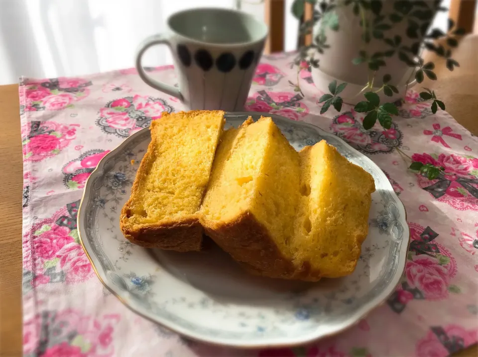 Snapdishの料理写真:ばろんさんの料理 朝ごパン☀✨かぼちゃ食パン🎃|えいぽんさん