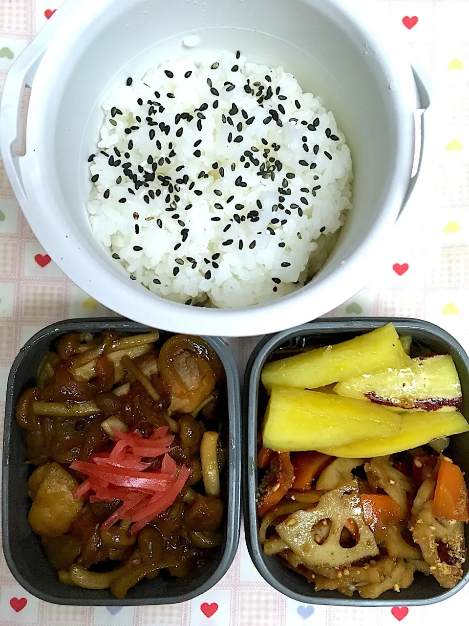 11月21日息子弁当 鶏モモ肉と玉ねぎしめじの炒め物  レンコンのきんぴら  さつまいもの甘いバターソテー|オリーブさん