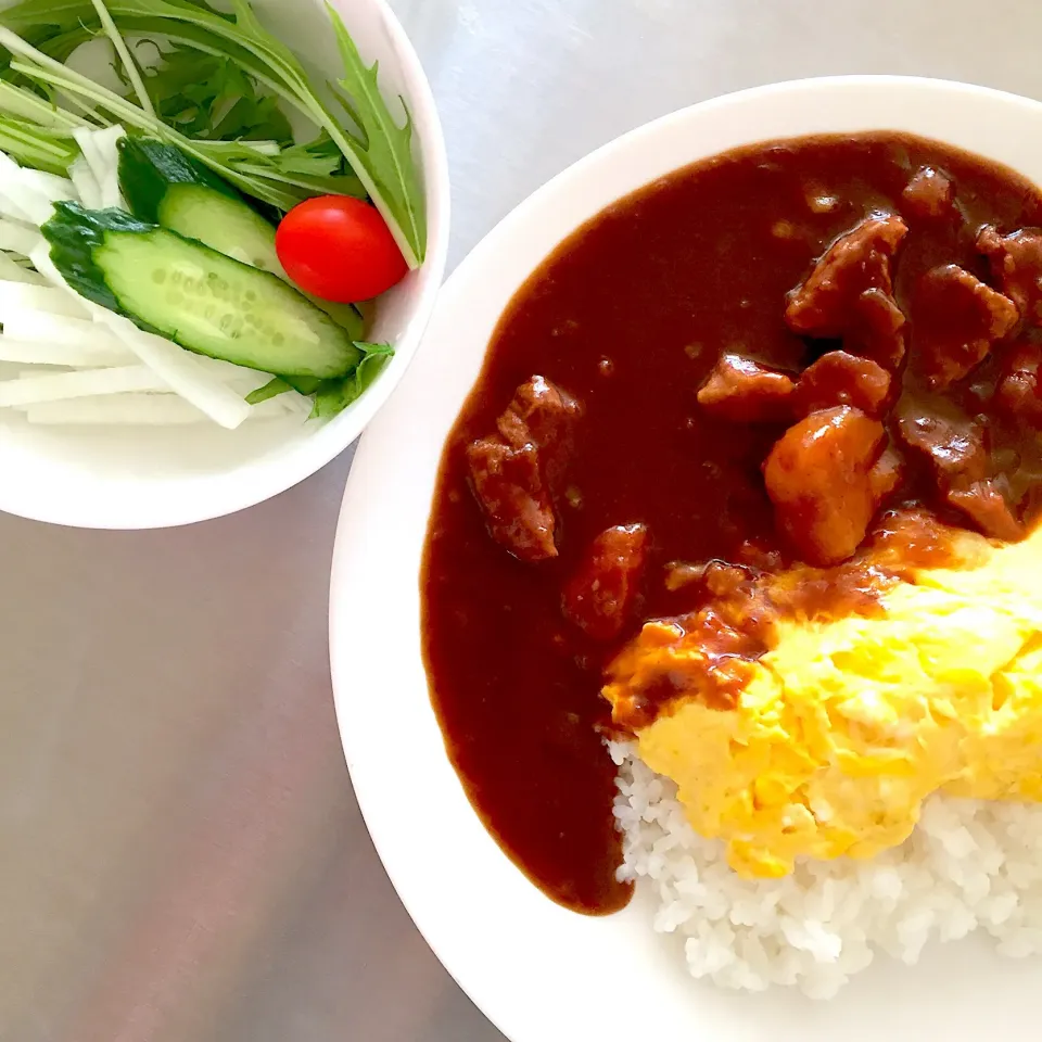 朝ごはん、オムビーフシチュー♫|かえさん