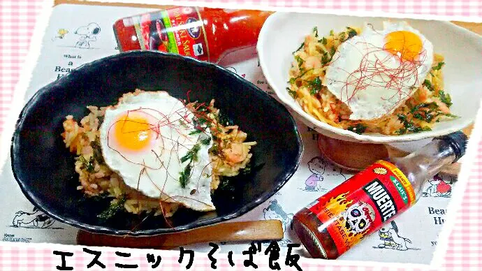 Tomoko Itoさんのエスニックそば飯💕  #炊き込みご飯  #エスニック焼きそば  #子供も食べやすい  #目玉焼きのせ  #シラチャーソース|ひとみんΨ(*´∀｀)Ψさん