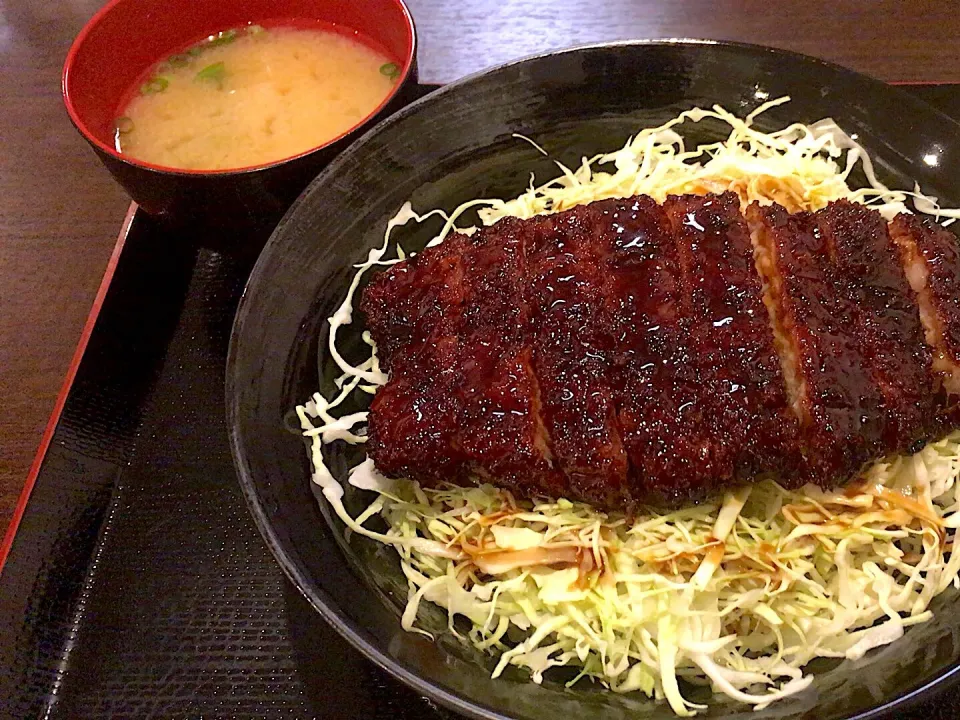 黒のDON
黒ソースかつ丼|コージ💫さん