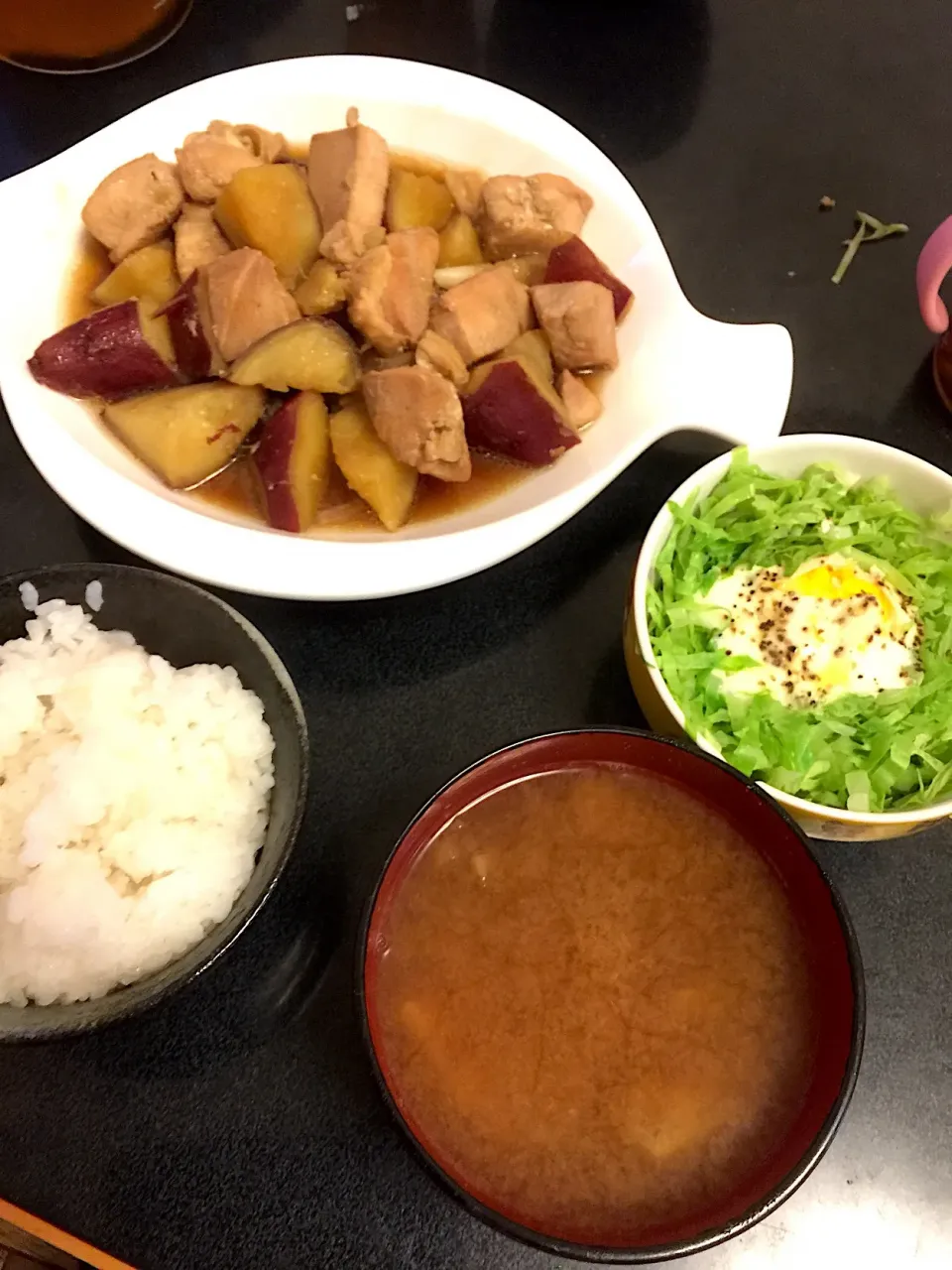 さつまいもと鶏肉の煮物 & キャベツのふんわり巣ごもり風 & 大根と油揚げのお味噌汁|ぺろたんさん
