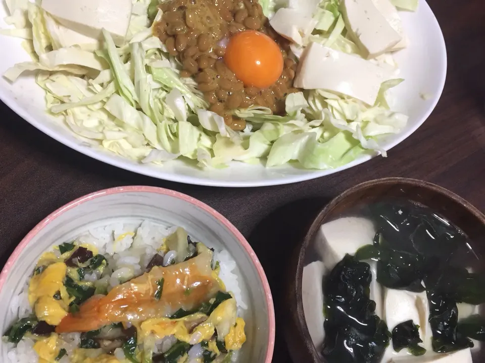 中華丼
豆腐わかめ味噌汁
キャベツ納豆サラダ|ごはんーさん