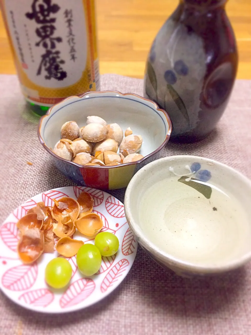 ぬる燗×煎り銀杏
ぷはー(o⁰⊖⁰o)
#日本酒 #季節のおつまみ|morimi32さん