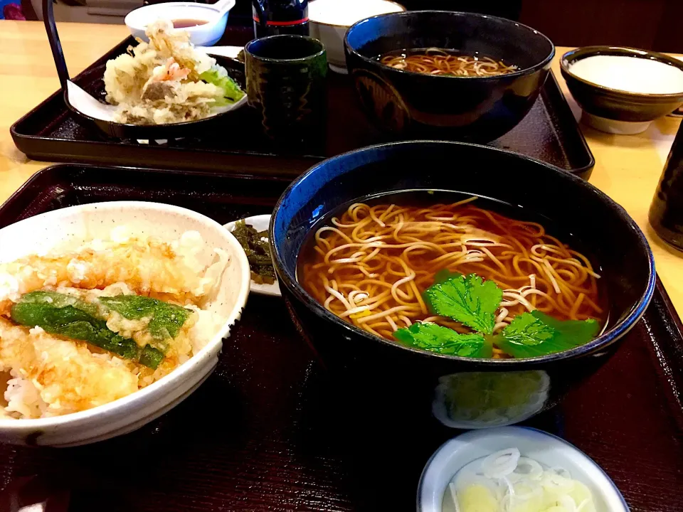 Snapdishの料理写真:蕎麦と海老天丼|keikoさん