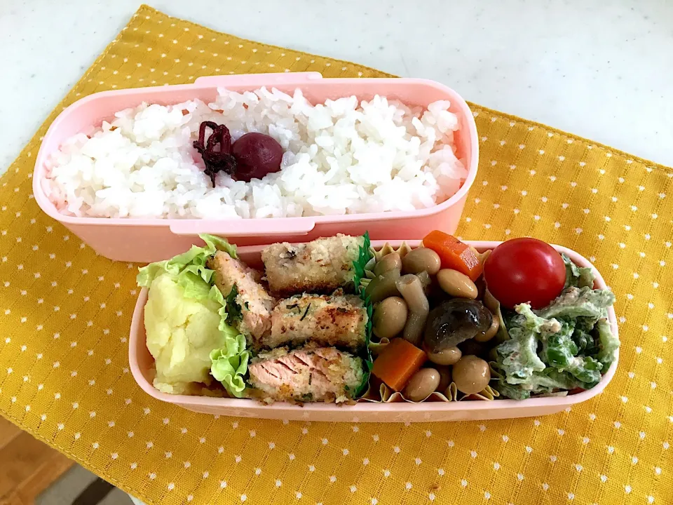 今日のお弁当🍱
サーモンハーブパン粉焼き✨|くっきいさん