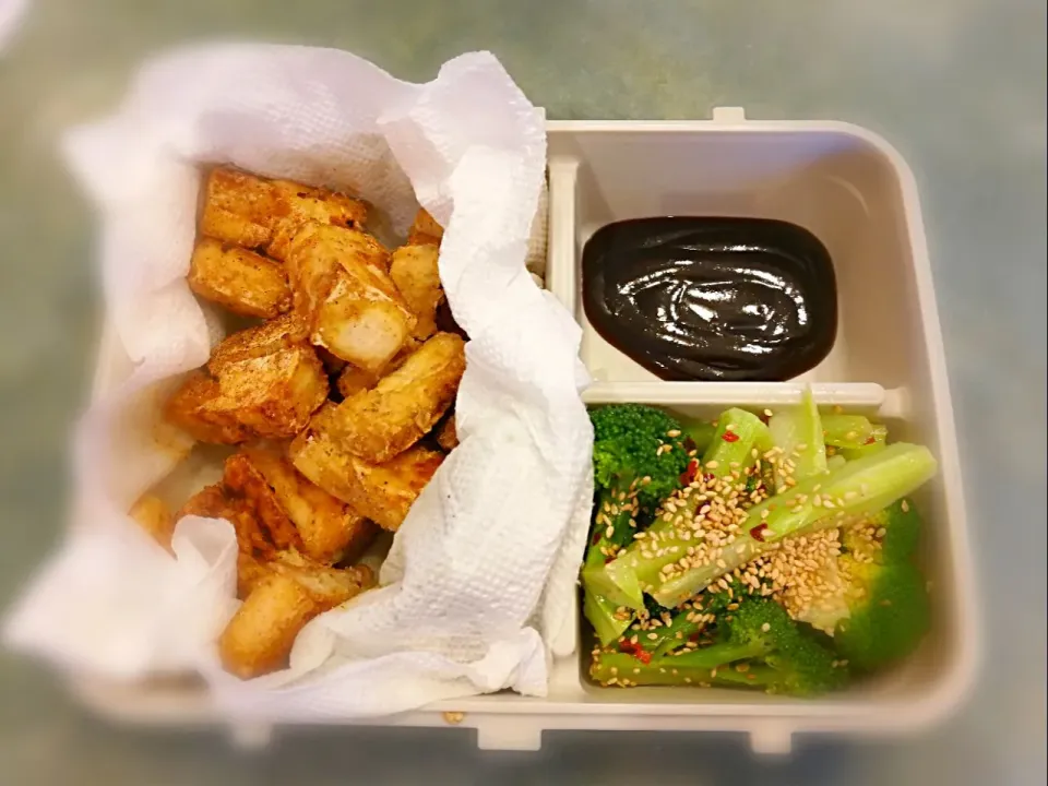 Salt and pepper tofu, w a little Korean-style sesame broccoli|Alonsealさん