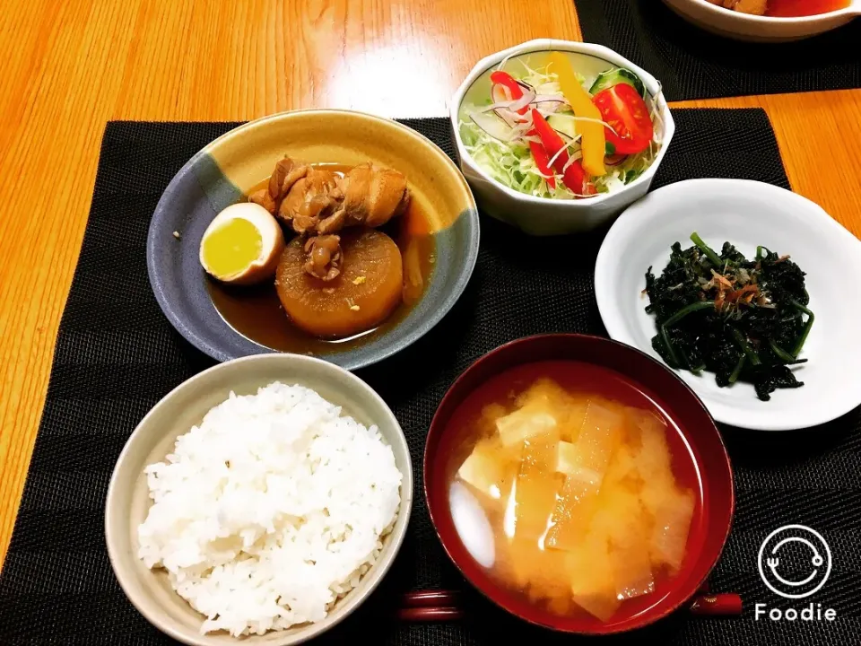 和食🍚
#大根と鶏肉の煮物#お浸し#サラダ#味噌汁|hazuki☺︎さん