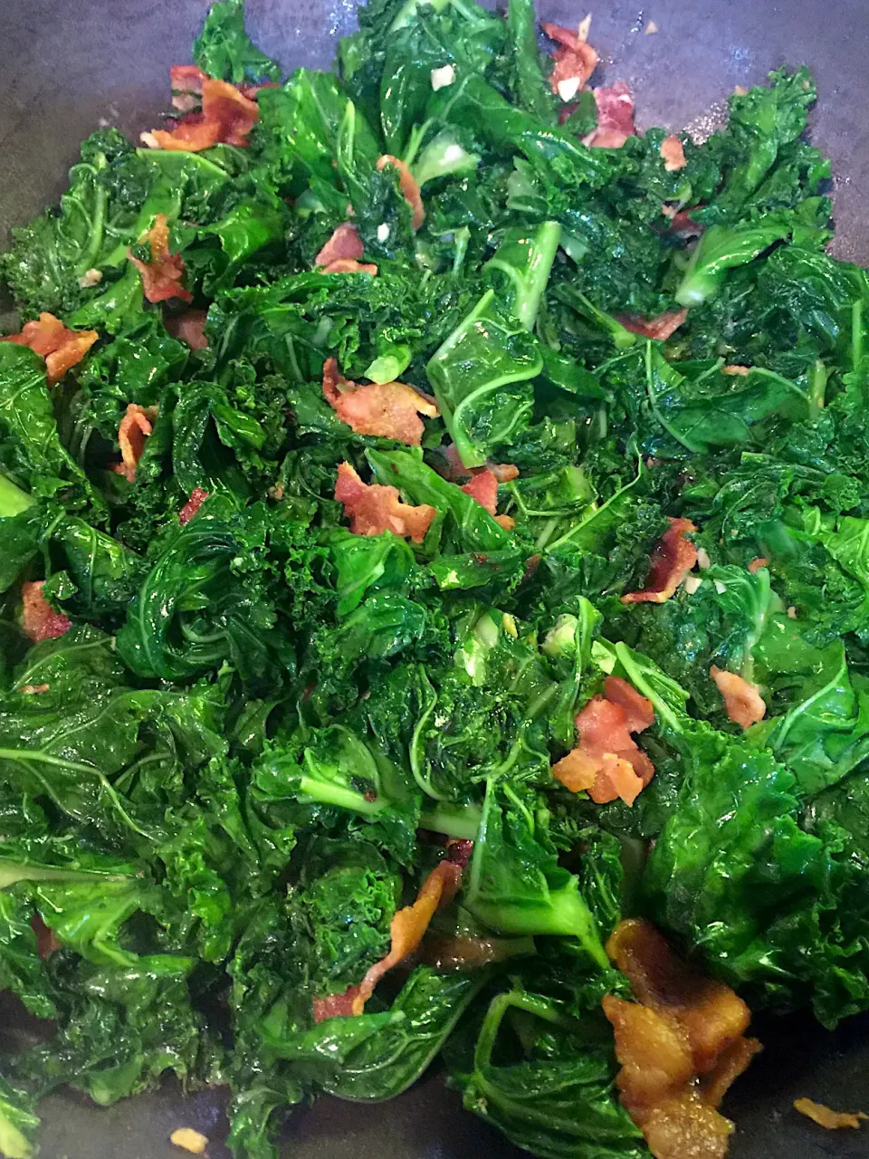 Stir-Fried Kale with Garlic and Bacon 🥓|Alma's Home Kitchenさん