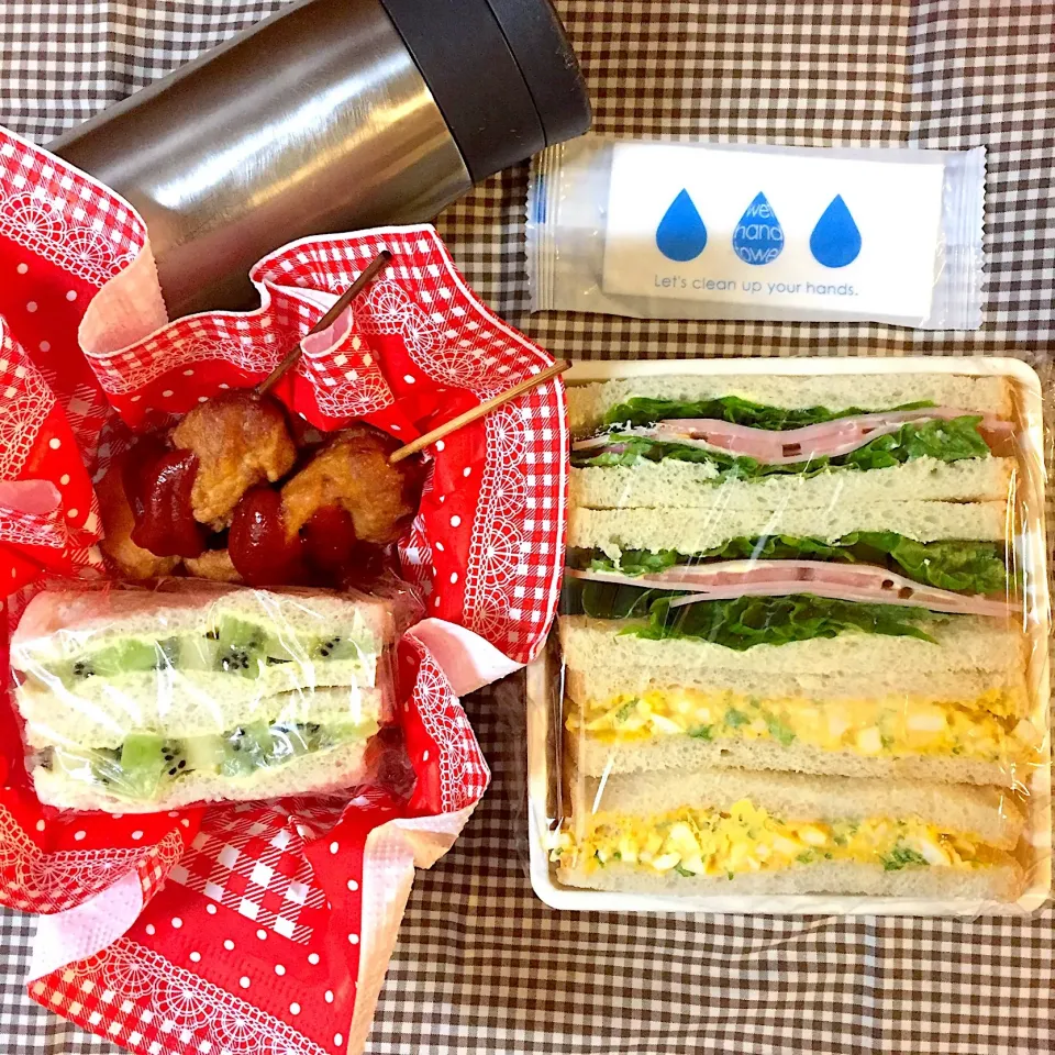 今日のお仕事弁当、サンドイッチ😊
株の酢漬けとハム！冒険😅卵サンドにもわさび菜をいれてみた^ ^|RU.Farmさん