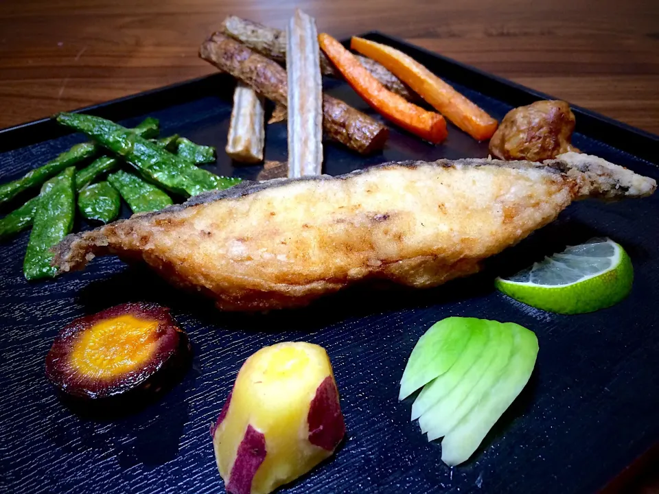 黒カレイのかりふわ薄衣揚げ＆素揚げ野菜🍁|ぱぴこ家さん