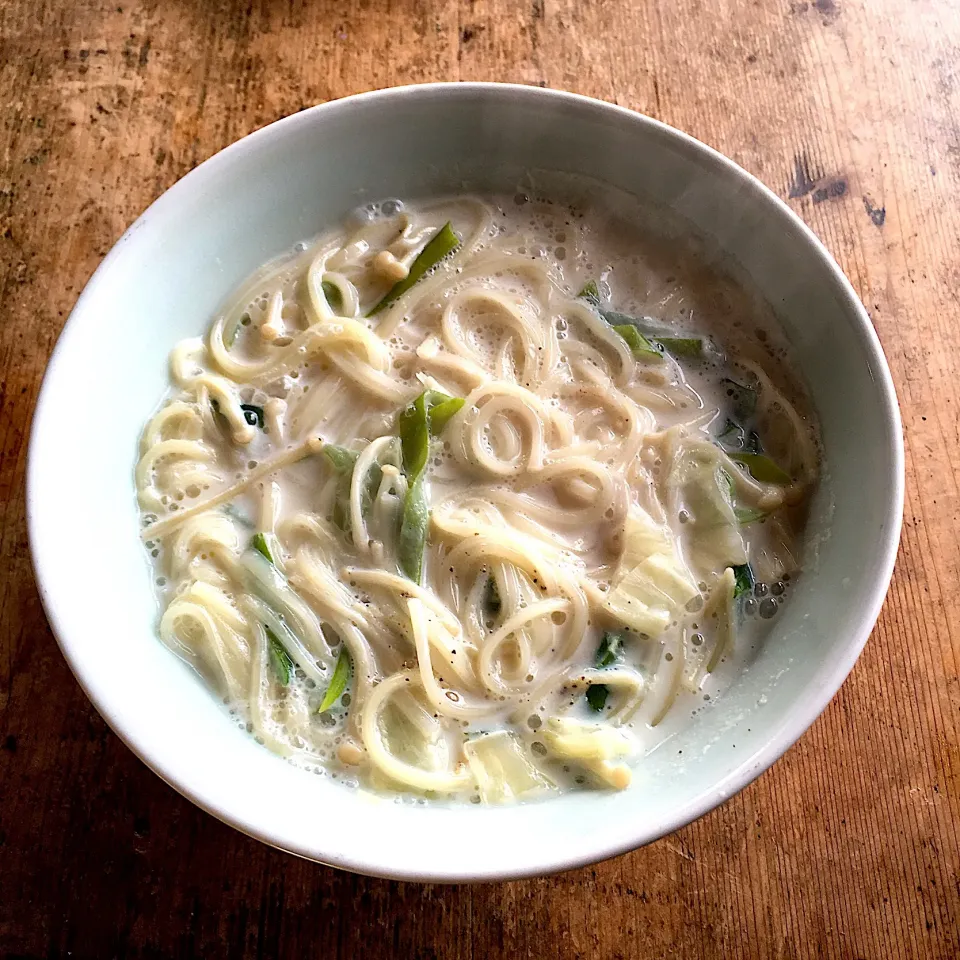 今日の朝ごはん‼︎
 #寒い朝に  #豆乳スープ  #煮麺  #にゅうめん  #半田そうめん|Yoshinobu Nakagawaさん