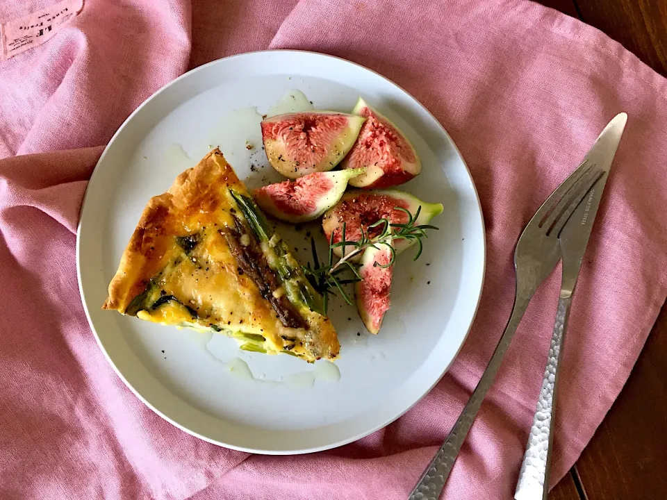 Snapdishの料理写真:Today’s Breakfast / Anchovy , Asparagus , Potato Quiche 🍽🍃🌿|welcomeizumiさん