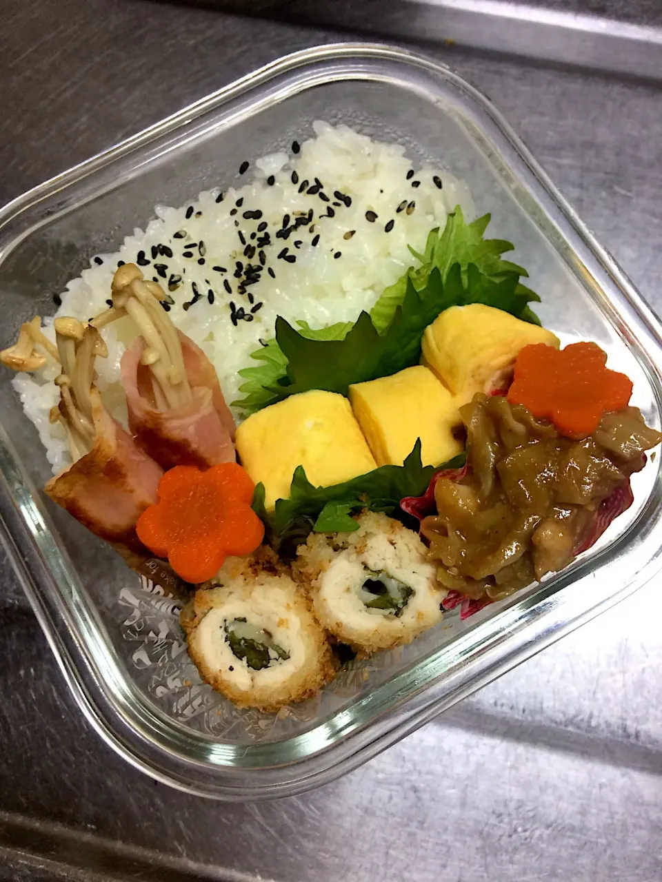 Snapdishの料理写真:2017/11/22(水)お弁当
 #手作り弁当 #自分弁当 #彩り勉強中 #彼氏弁当は起きれなくて作れず|かなさん